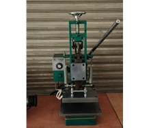 手動(dòng)型皮革燙金機(jī)